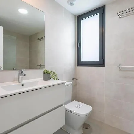 Middle Views Luxury Sea Escape