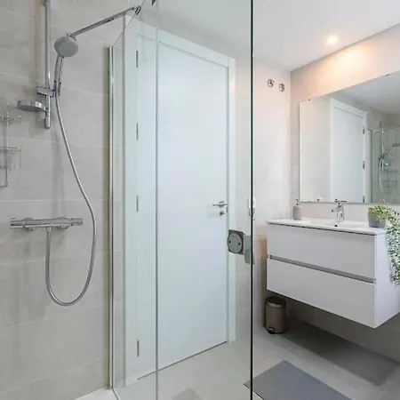 Middle Views Luxury Sea Escape Appartamento