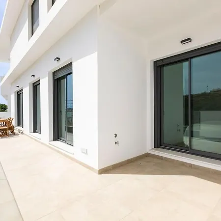 Daire Modern 3-bed Boho Retreat For A Stylish Escape *